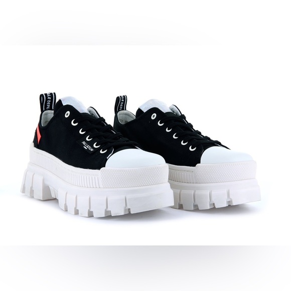 Palladium Black and White REVOLT LO TX | Size 8.5 M runs 1/2 larger | New in Box - Picture 4 of 14